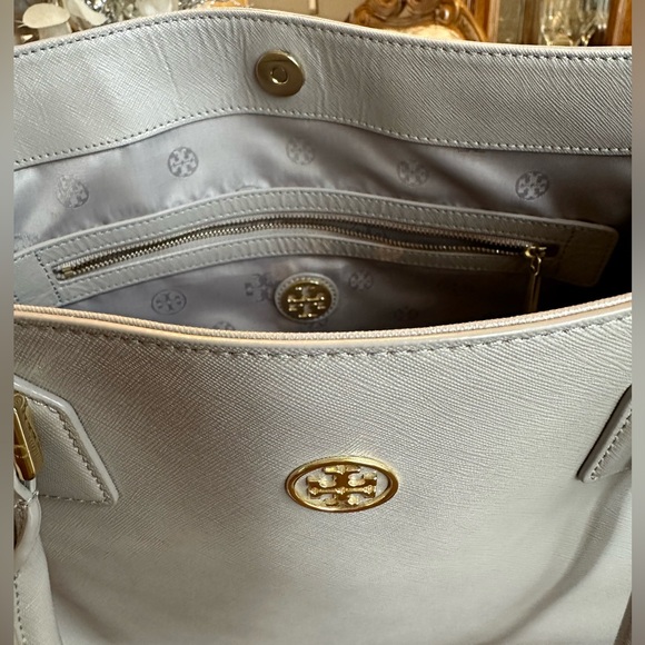 Tory Burch Robinson Tote in Mercury Gray Excellent Condition! - Picture 8 of 13